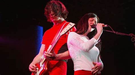  Seven Nation Army, un inno rock dal ritmo ipnotico e una melodia indimenticabile